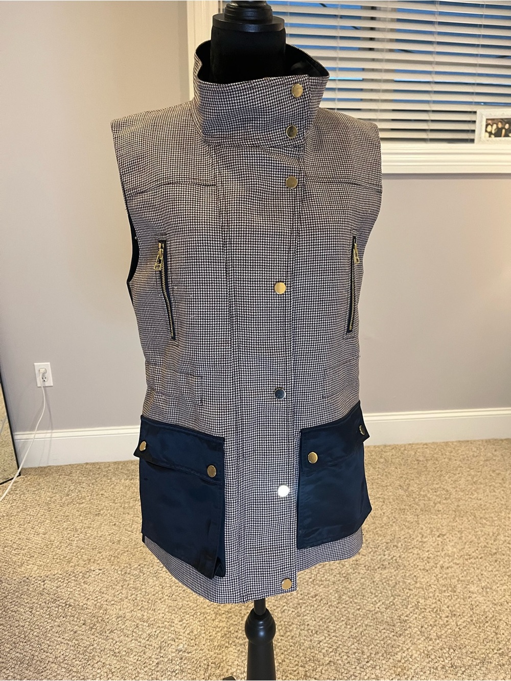 Veronica Beard Wool Houndstooth Sleeveless Vest- size 6
